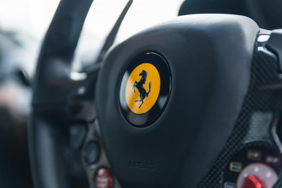 Детали интерьера Ferrari F12berlinetta 2014 года  (UK) (фото 62 из 276)